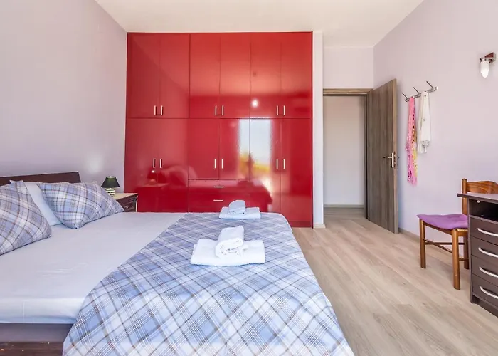 Stone House Yiota بيت للعطل *