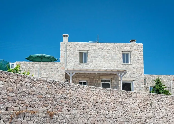 بيت للعطل Stone House Yiota